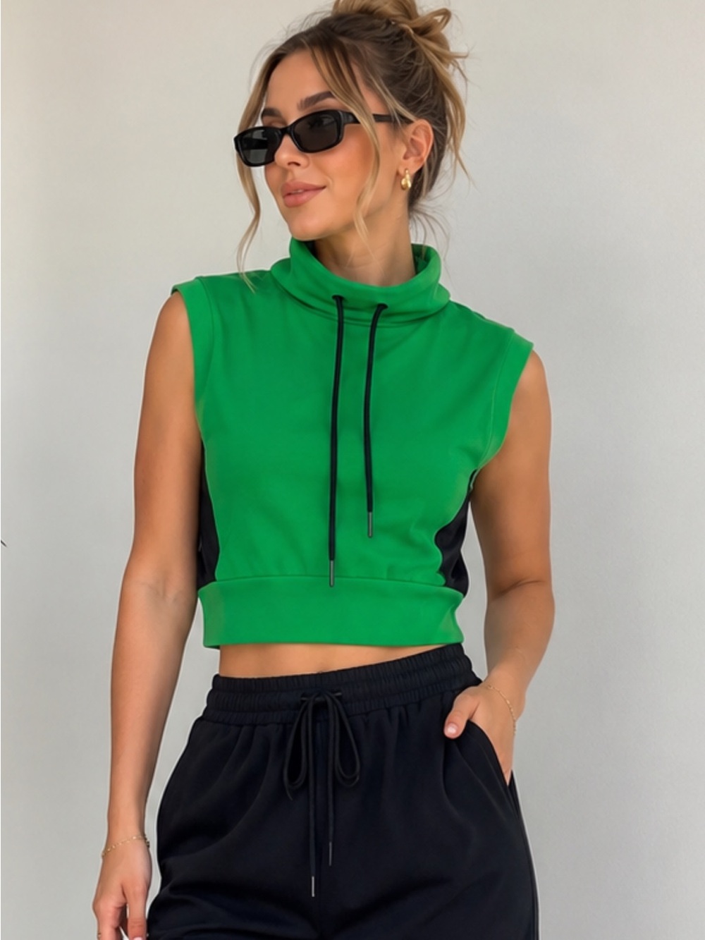 Sports Illustrated Green and Black Cropped Sleeveless Top